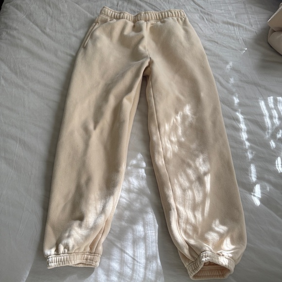 Aritzia TNA Sweatfleece Light Butter Yellow Sweat Set - Picture 9 of 12